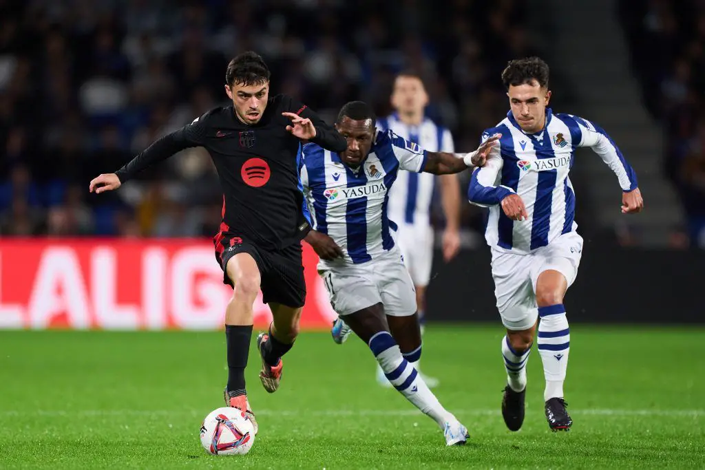 Hansi Flick destaca el talento del dúo del Barcelona tras el partido con el Brest