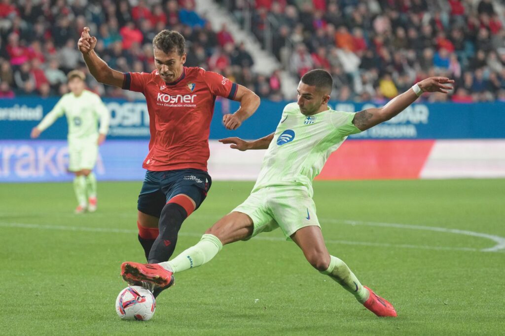 Osasuna sorprende al Barcelona con un 4-2: análisis y valoraciones de los jugadores