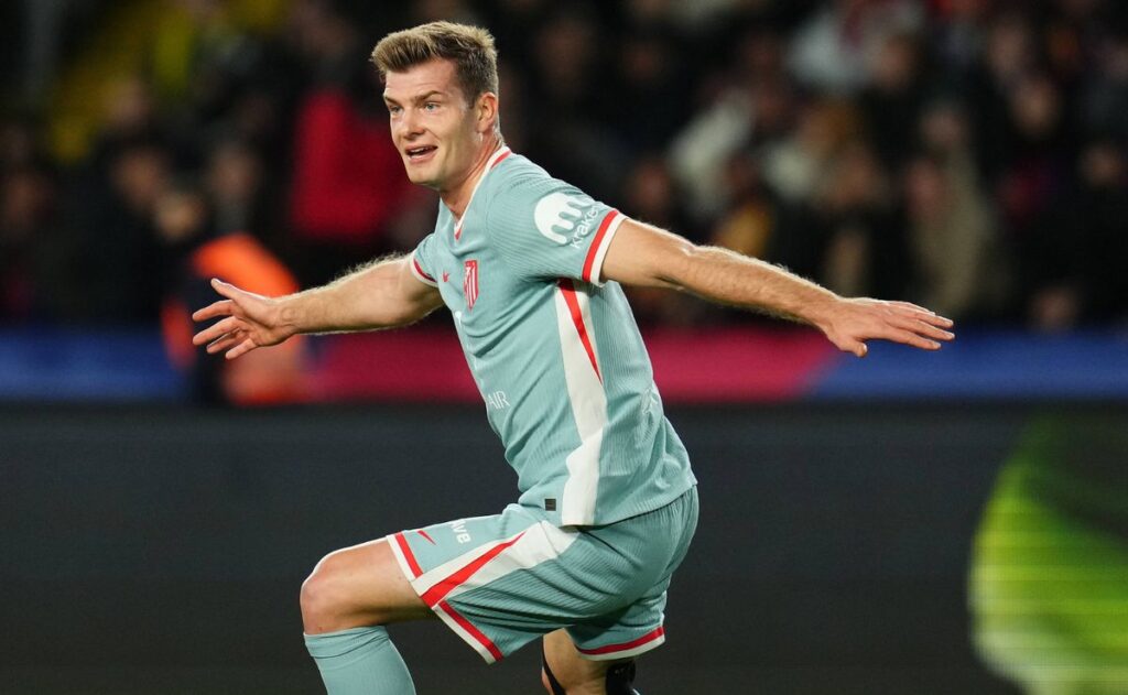 Atlético de Madrid sorprende al Barcelona con un gol de Sørloth en el tiempo añadido