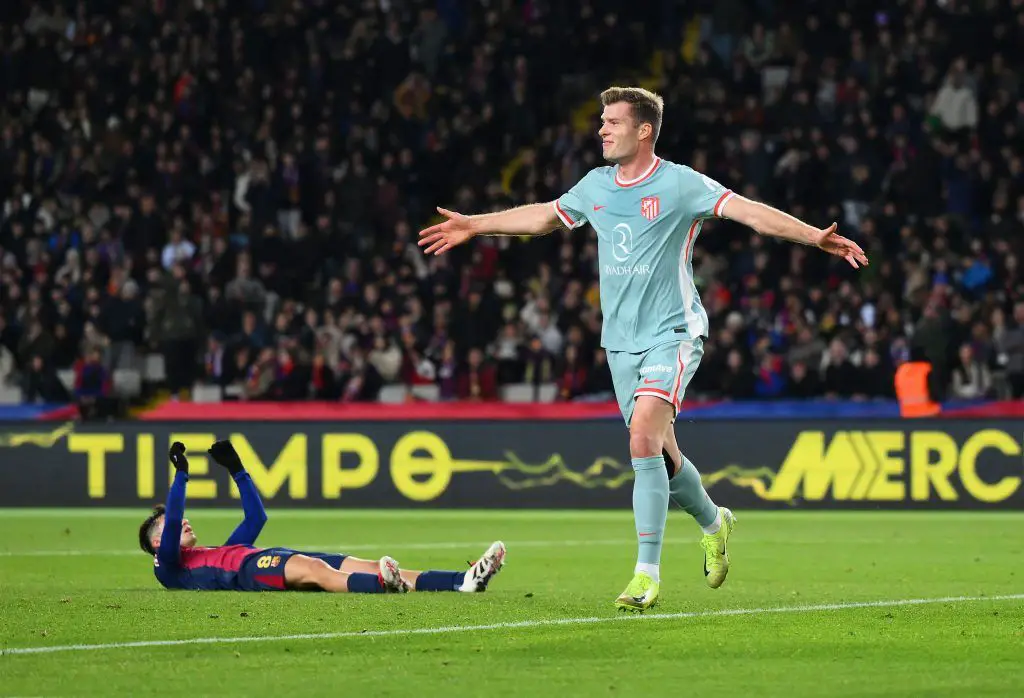 Atlético de Madrid sorprende al Barcelona y conquista el liderato de La Liga
