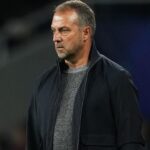 Barcelona mantiene la confianza en Hans Flick y descarta su despido