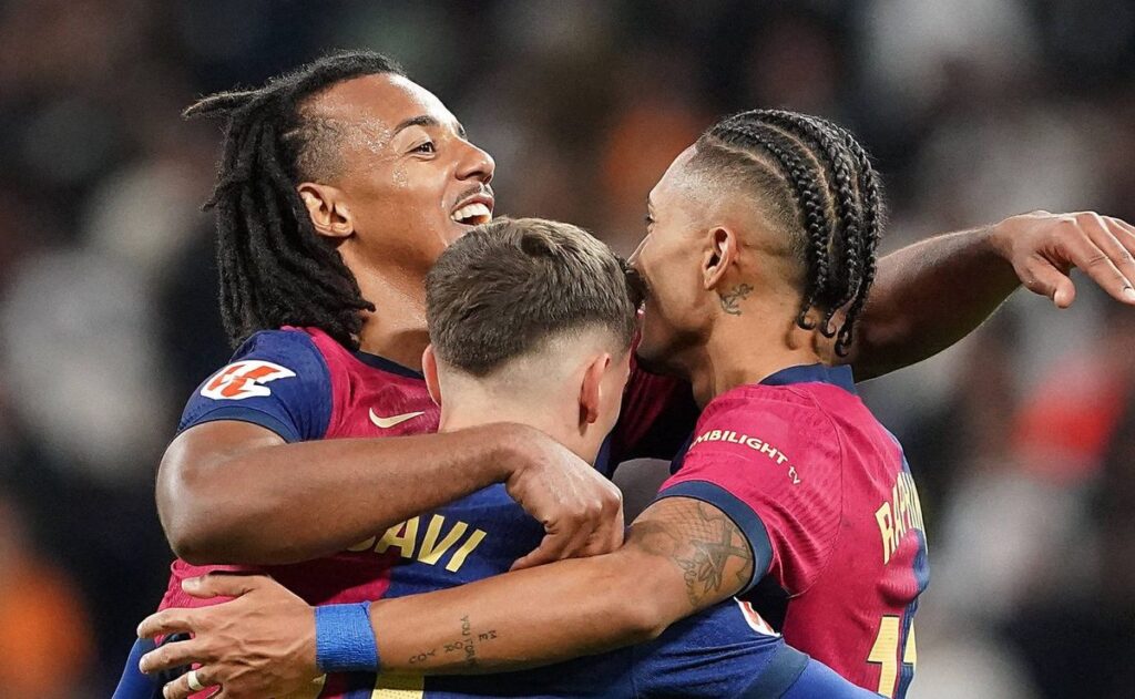 El Barcelona considera negociar a Koundé con un club de la Premier League