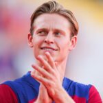 Liverpool de Arne Slot solicita a De Jong una reducción salarial para reforzar el equipo