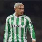 Vitor Roque del Barcelona listo para debutar en la Premier League tras dar positivo