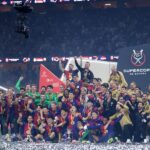 Barcelona premia a sus estrellas tras conquistar la Supercopa de España