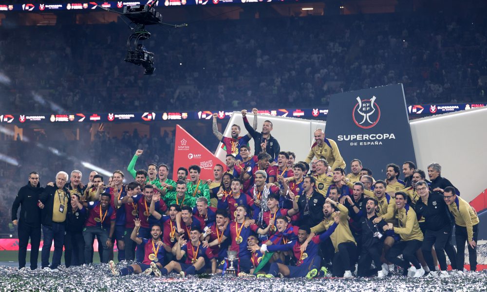 Barcelona premia a sus estrellas tras conquistar la Supercopa de España