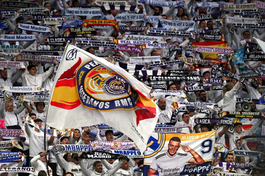 Cánticos de la afición del Real Madrid contra el Barcelona en el partido ante Las Palmas