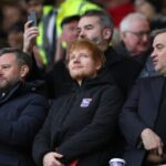 Ed Sheeran podría aparecer en la camiseta del Barcelona durante El Clásico