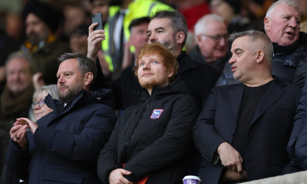 Ed Sheeran podría aparecer en la camiseta del Barcelona durante El Clásico