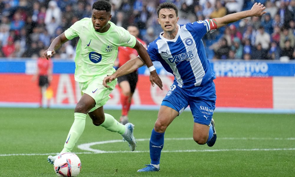 Hansi Flick abre la puerta a la salida de jugadores del Barcelona ante el interés de La Liga