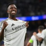 Hansi Flick celebra la disponibilidad de Vinícius Jr. para el duelo ante el Barcelona