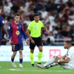 La acción de estrella del Barcelona que enfurece a los jugadores del Real Madrid durante la lesión de Mbappé