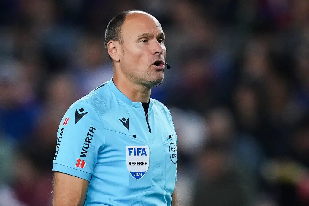 Mateu Lahoz señala errores y decisiones polémicas en el primer tiempo del Barcelona-Valencia