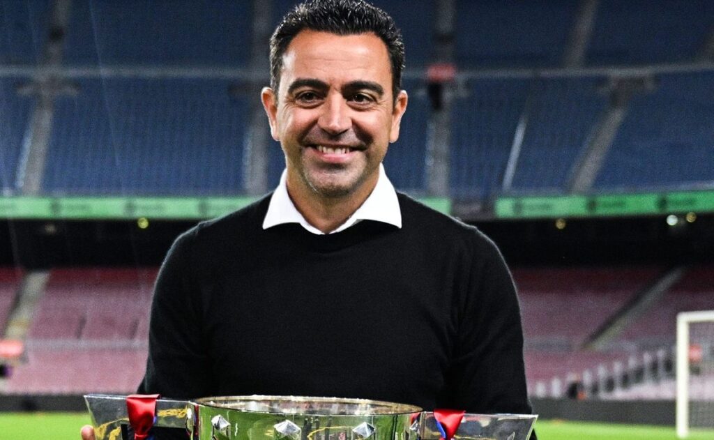 Xavi analiza una propuesta para detectar talentos en el Botafogo