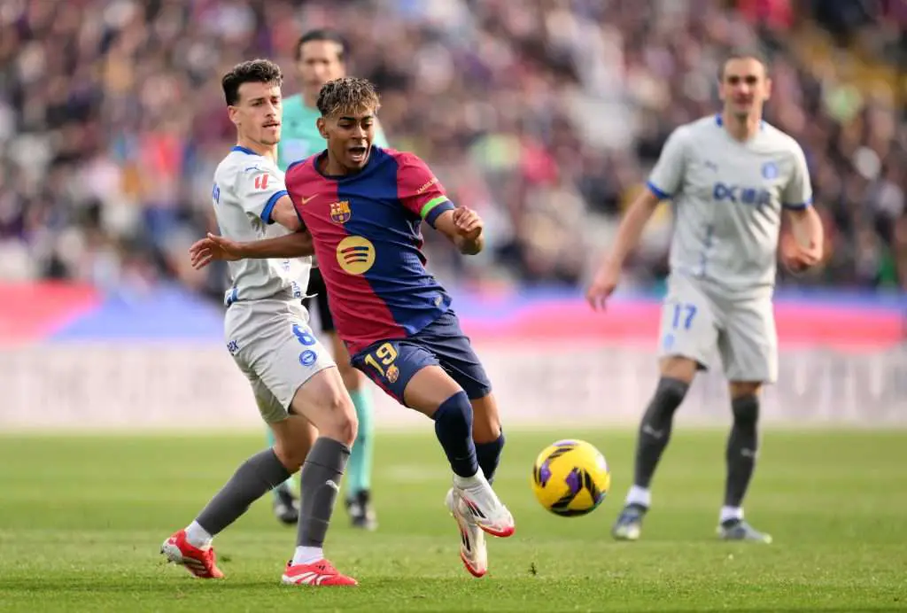 Lamine Yamal iguala récord del Real Madrid en victoria del Barcelona sobre Alavés