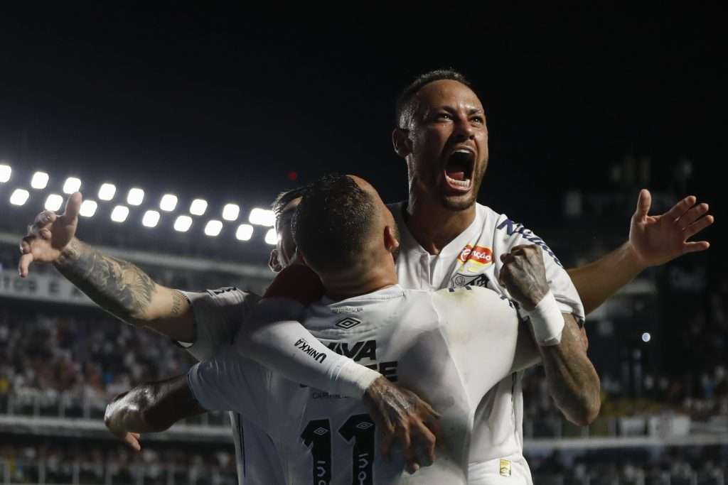 Neymar brilla en su regreso a Santos con un gol y una jugada espectacular