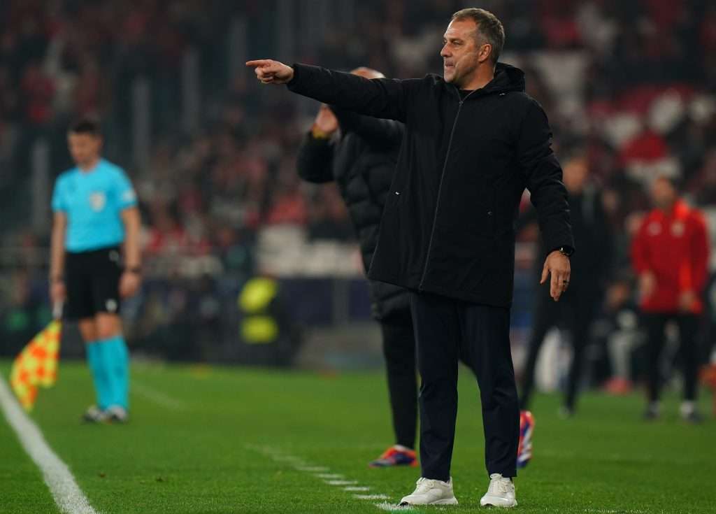 Hansi Flick destaca a la estrella del Barcelona como favorito para el Balón de Oro