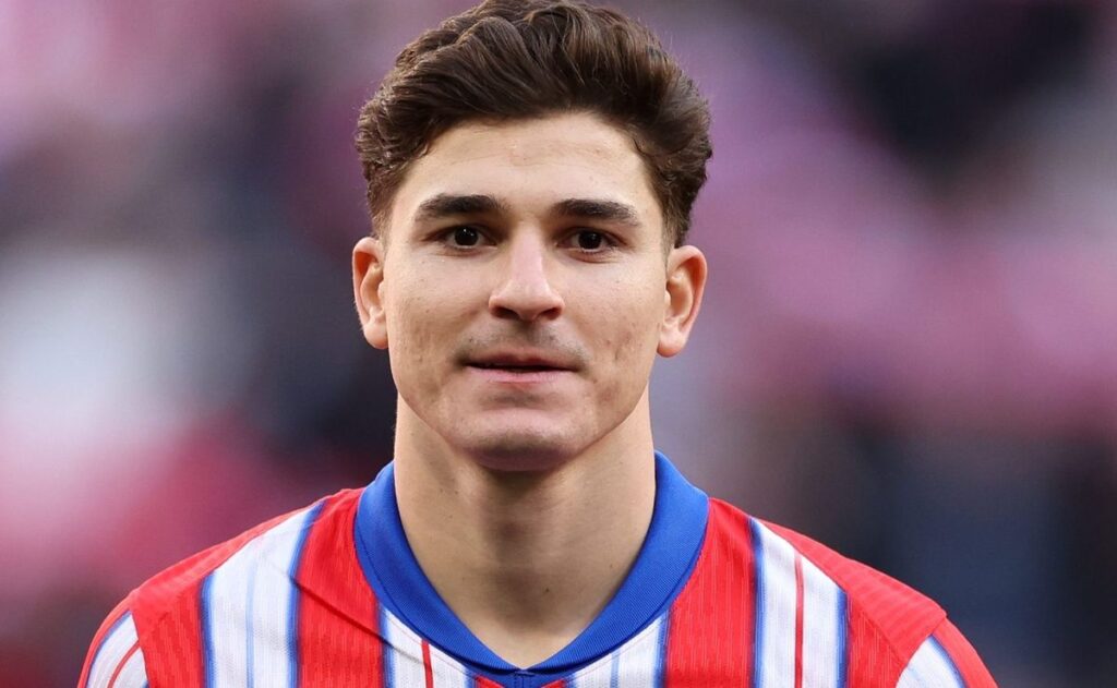 Barcelona se interesa en Nkunku de Chelsea mientras sigue a Julián Álvarez