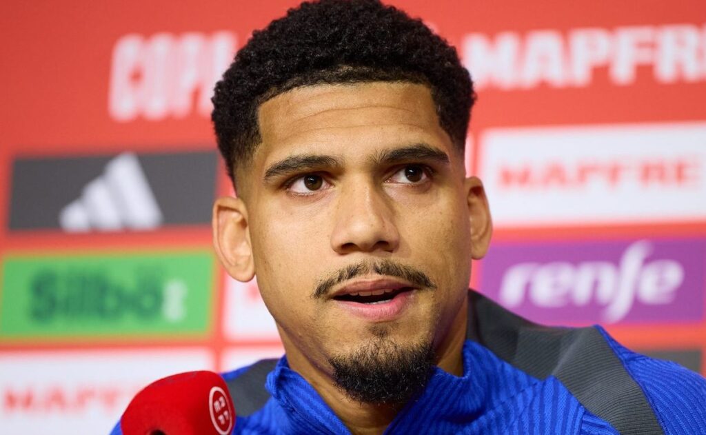 Barcelona busca reemplazo para Ronald Araújo con fichaje sorpresivo de palos