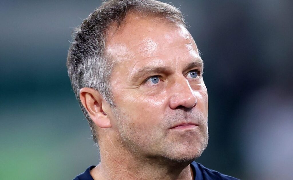 Barcelona pospone la renovación del contrato con Hansi Flick: ¿Qué significa para el futuro del club?