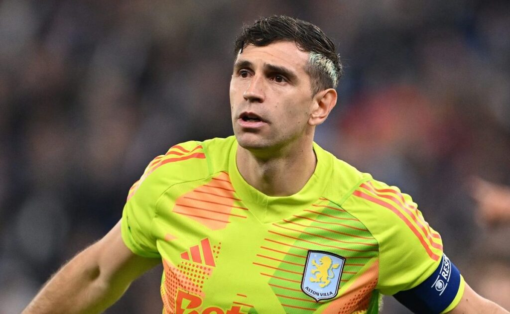 Dibu Martínez en la mira: Barcelona y Manchester United presentan sus ofertas