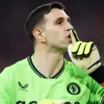 Dibu Martínez podría unirse al Atlético de Madrid: ¿un nuevo destino en La Liga?