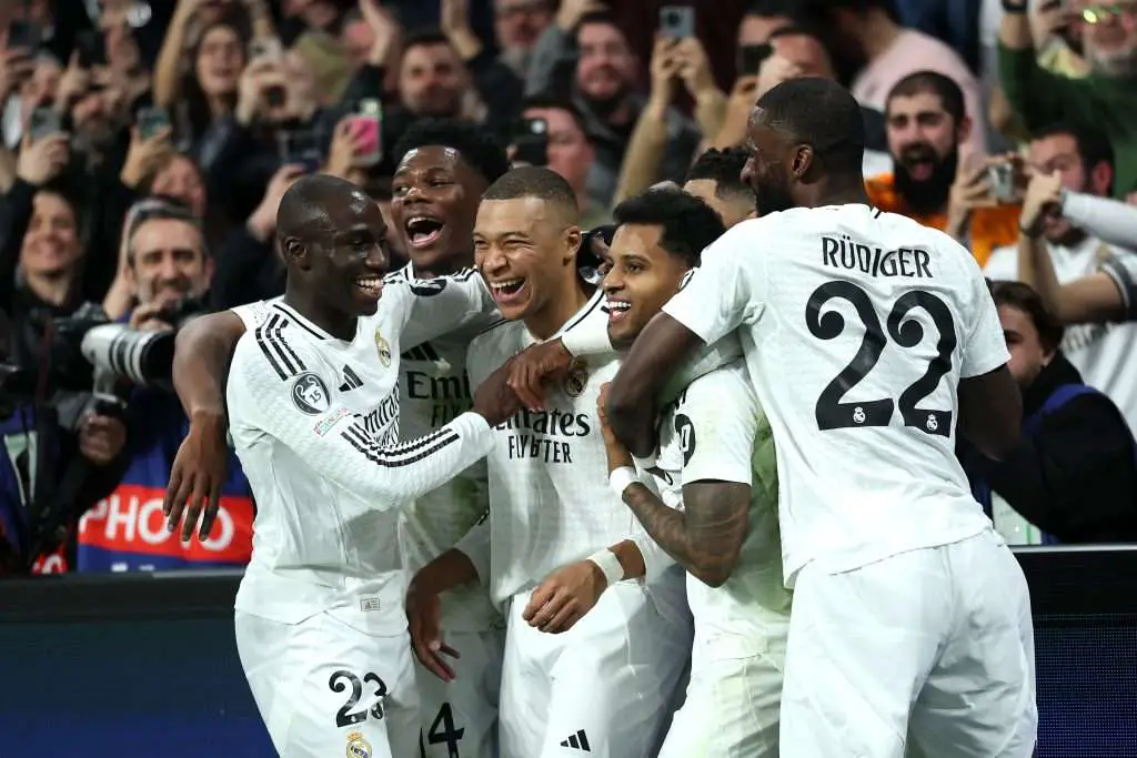 El delantero del Real Madrid elogia las etiquetas de las estrellas del Barcelona como las mejores que ha visto