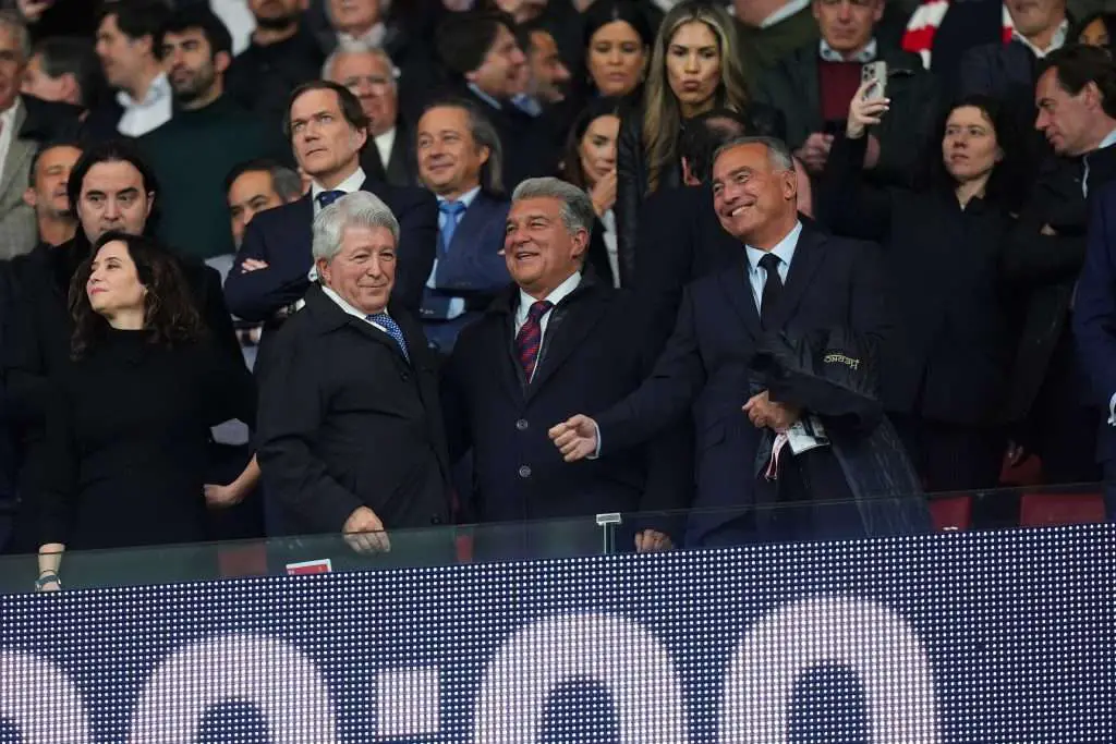 Joan Laporta y Travis Scott celebran la victoria del Barcelona sobre el Real Madrid en un evento inesperado
