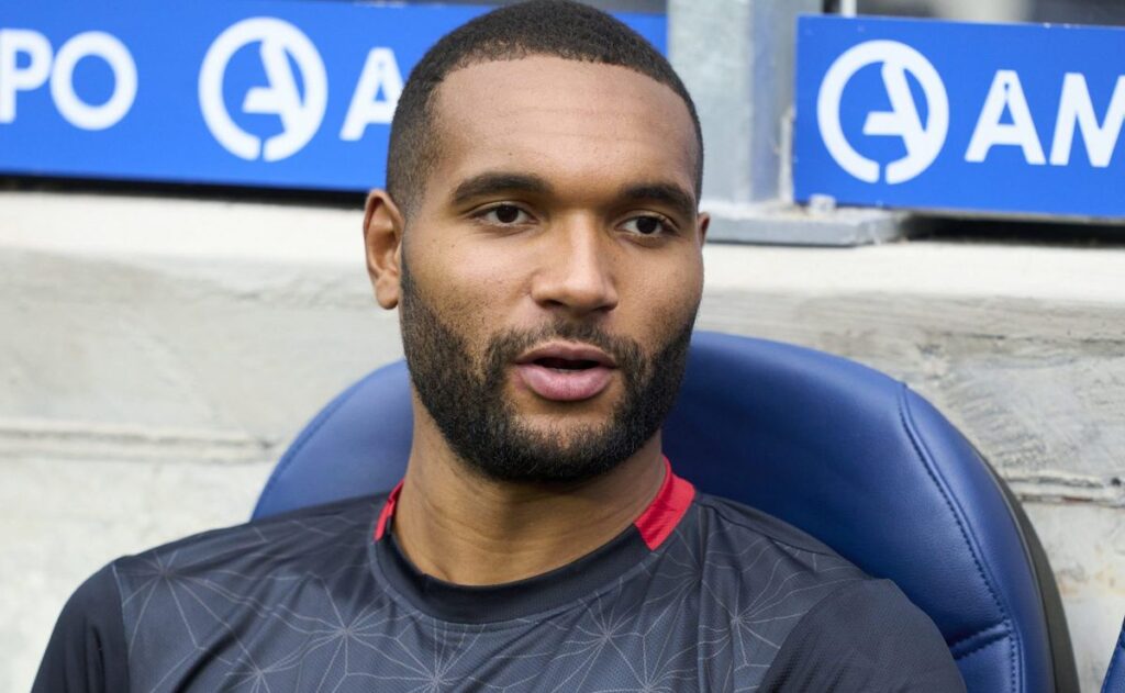 Jonathan Tah expresa su preocupación por el retraso en la firma de contrato