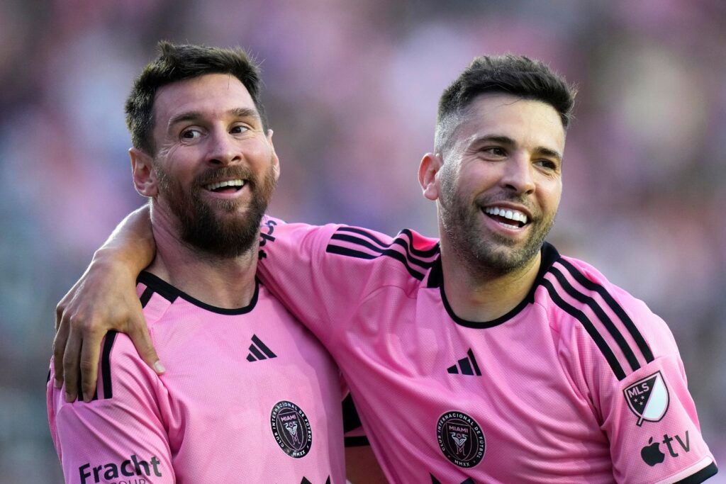 Jordi Alba celebra el título de La Liga y sugiere un candidato al Balón de Oro