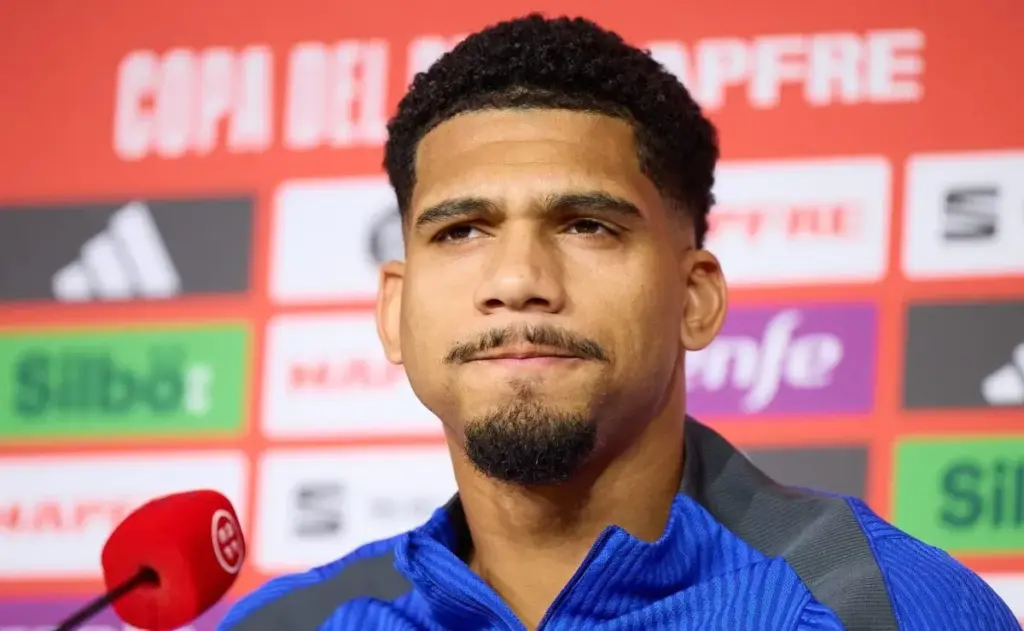 Ronald Araújo se queda en Barcelona tras la decisión de Hansi Flick