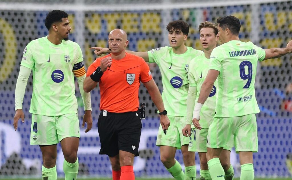 Tensión entre Ronald Araujo y Pedri tras la eliminación del equipo