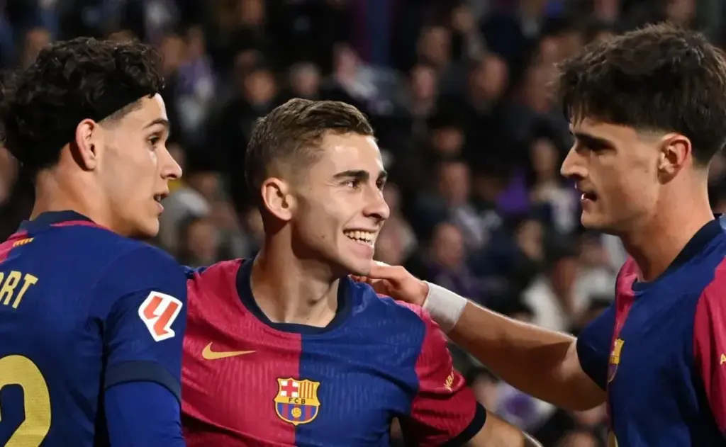 Barcelona refuerza su defensa y rechaza ofertas de PSV y Ajax por Héctor