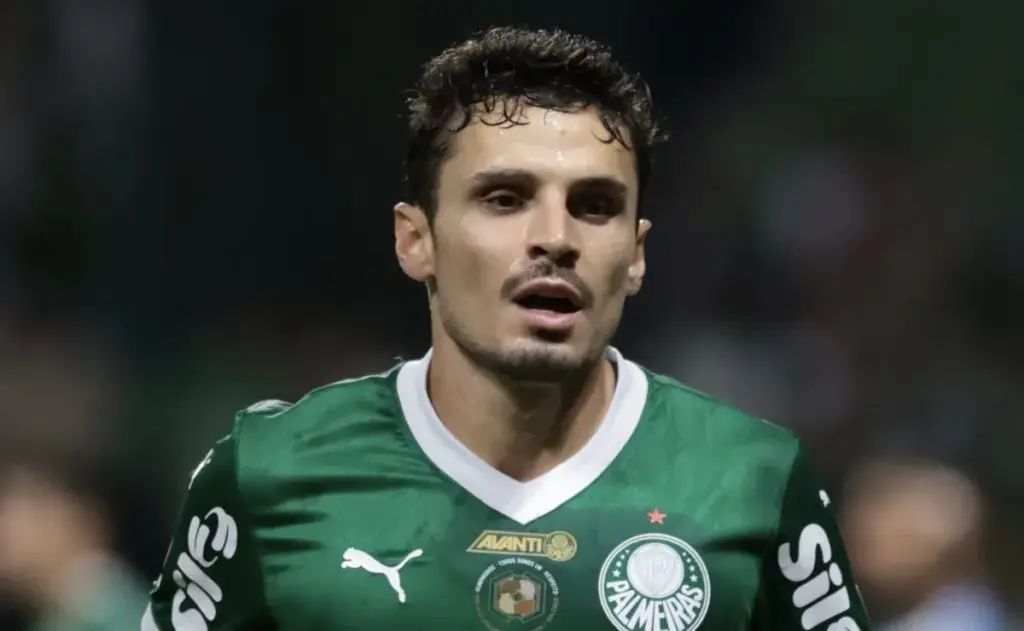Raphael Veiga busca su salida de Palmeiras: ¿rumores sobre un gigante europeo?