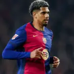 Ronald Araújo busca consejo en Milán para su futuro en el fútbol europeo