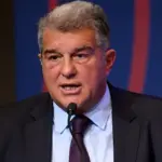 Barcelona evalúa pagar multa para fichar a un delantero rival clave