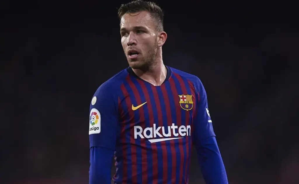 El ex jugador del Barcelona busca unirse a Grêmio junto a Arthur Melo y se ofrece al club brasileño