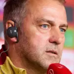 Hansi Flick y los rumores sobre la salida de un jugador clave del Barcelona