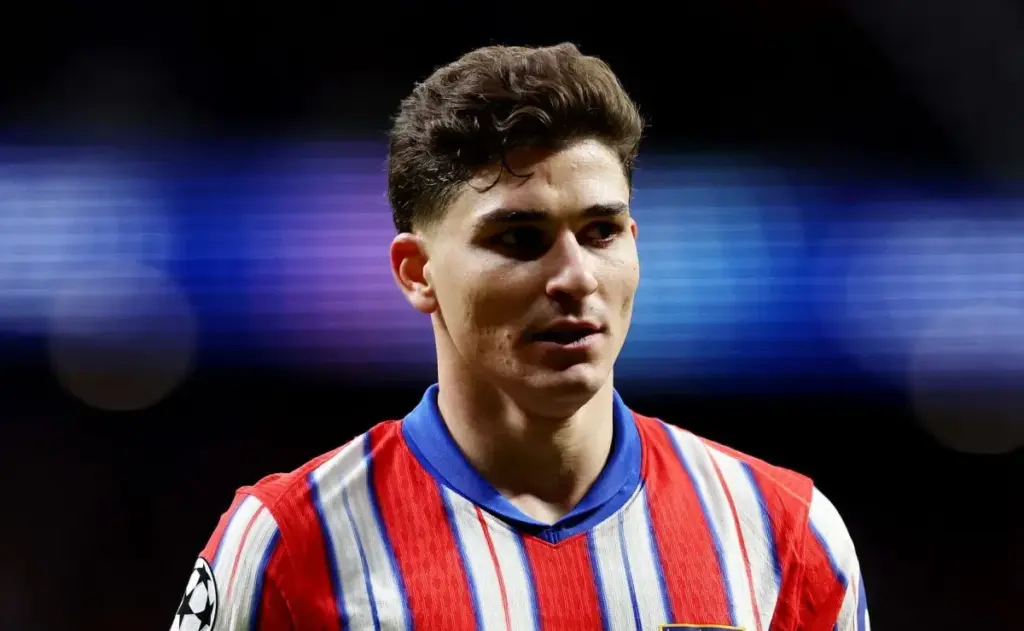Julián Álvarez y Bastoni: el millonario acuerdo que transforma al FC Barcelona