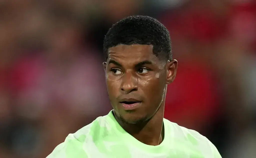 Rashford decepciona en Barcelona y complica los planes de Hansi