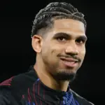 Tottenham busca reforzar su plantilla con Ronald Araújo y otro jugador del Barcelona