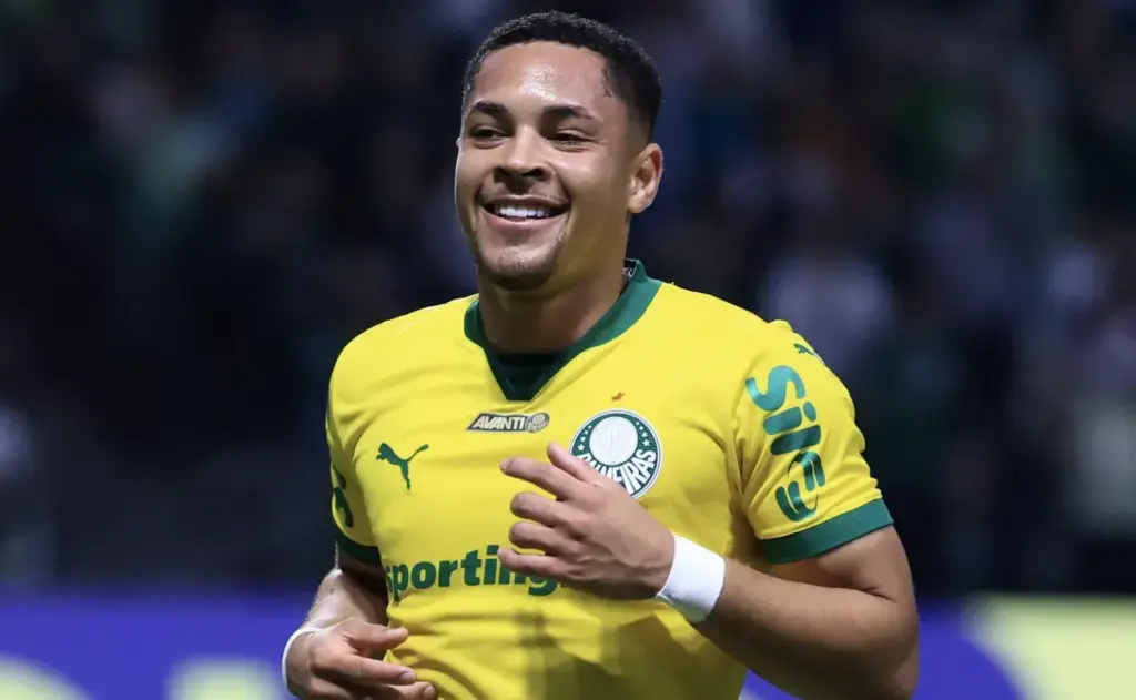 Vitor Roque brilla en Palmeiras y atrae la atención de la prensa europea
