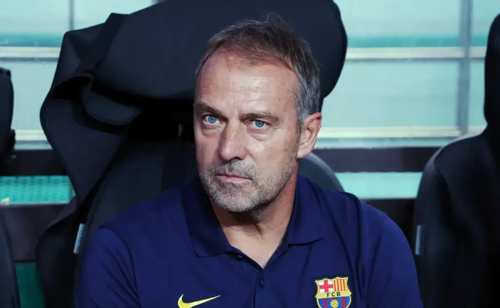 Barcelona sufre baja clave y Hansi enfrenta un dilema en su estrategia