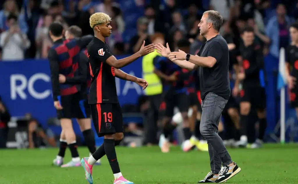 Flick refuerza la confianza y promueve la autenticidad en el fútbol