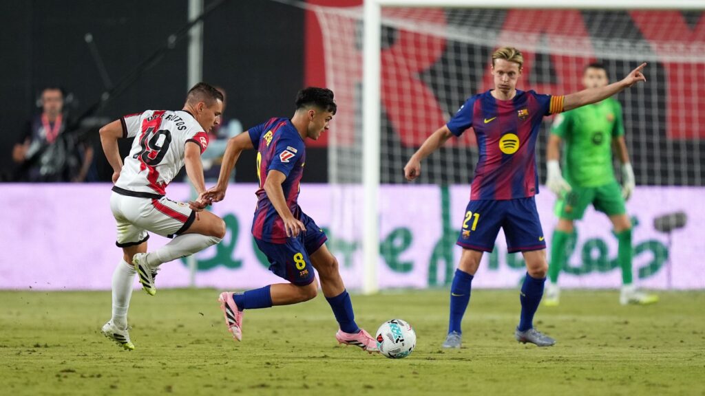 Joan García brilla con un 10 y Pedri destaca con un 9 en el último partido del Barça