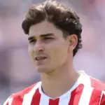 Julián Álvarez se debate entre Barcelona y la Premier League: ¿Cuál será su futuro?