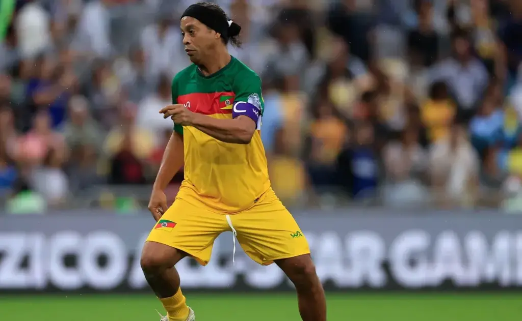 Ronaldinho Gaúcho celebra el legado de su hijo en el intercambio entre Barcelona y Cruzeiro