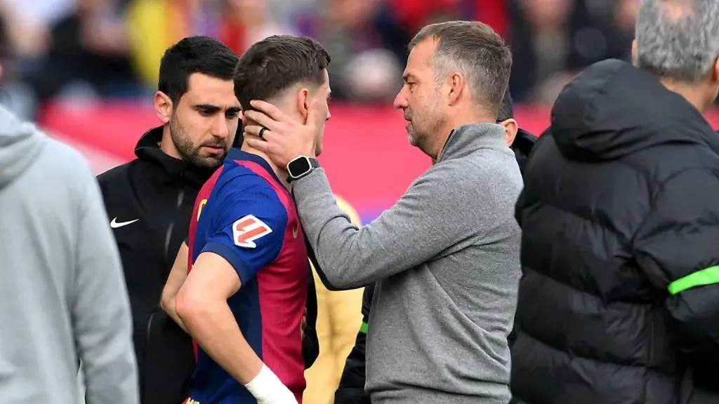 Gavi y Flick durante el partido de Laliga contra Alavés (Foto: David Ramos/Getty Images)